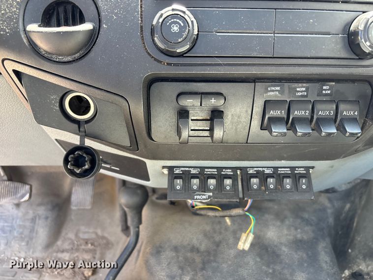 image for item FN5649 2016 Ford F350 pickup truck cab and chassis