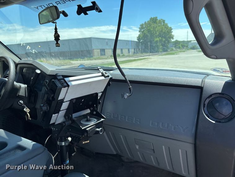 image for item FN5649 2016 Ford F350 pickup truck cab and chassis