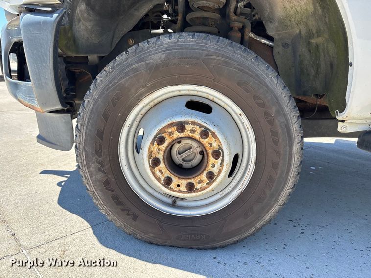 image for item FN5649 2016 Ford F350 pickup truck cab and chassis