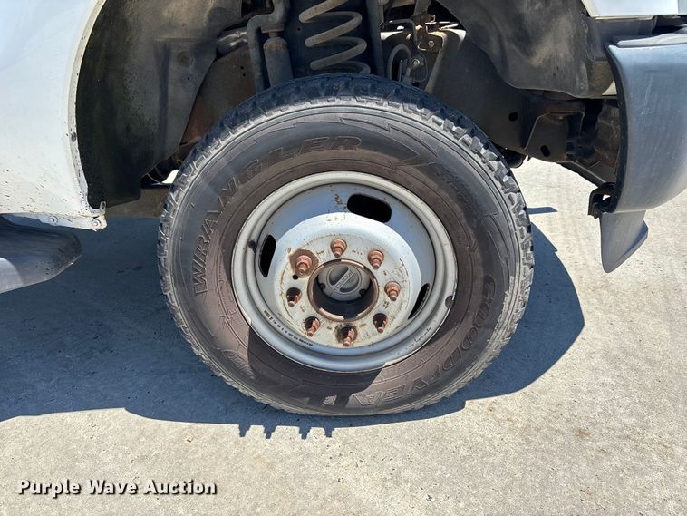 image for item FN5649 2016 Ford F350 pickup truck cab and chassis