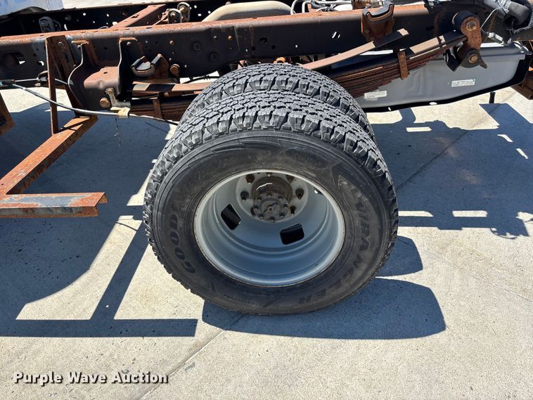 image for item FN5649 2016 Ford F350 pickup truck cab and chassis