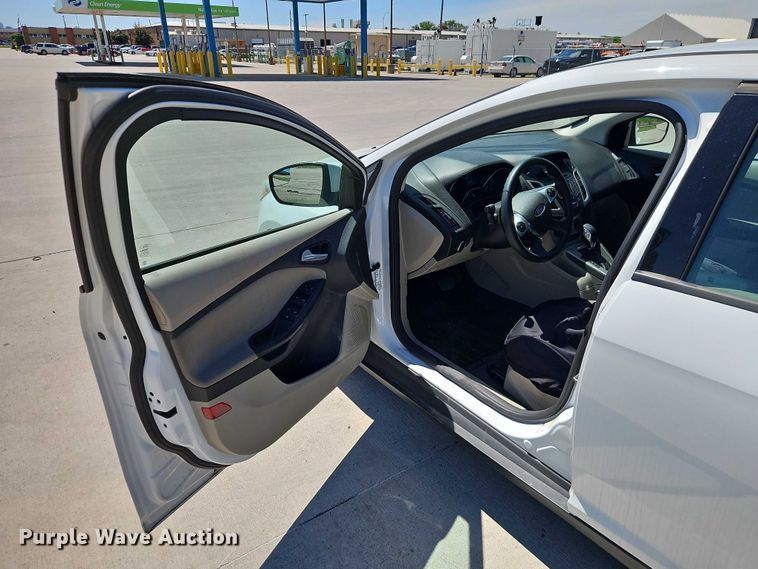 image for item FN5652 2014 Ford Focus SE Passenger vehicle