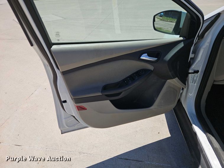 image for item FN5652 2014 Ford Focus SE Passenger vehicle