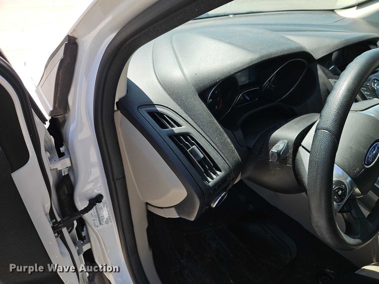 image for item FN5652 2014 Ford Focus SE Passenger vehicle