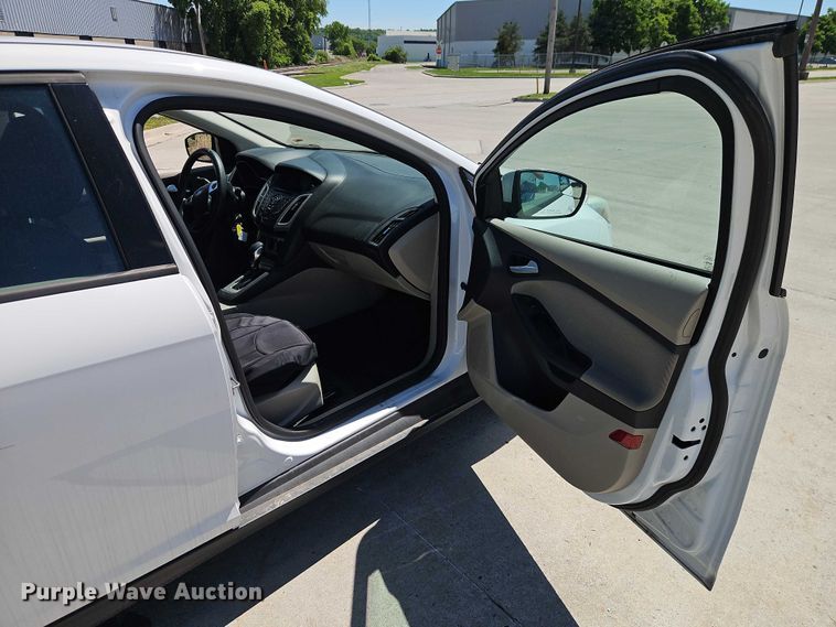 image for item FN5652 2014 Ford Focus SE Passenger vehicle