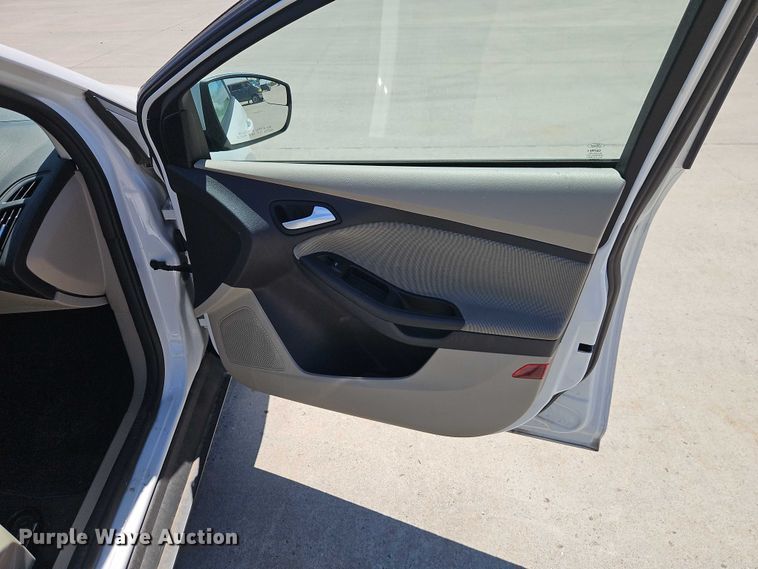 image for item FN5652 2014 Ford Focus SE Passenger vehicle