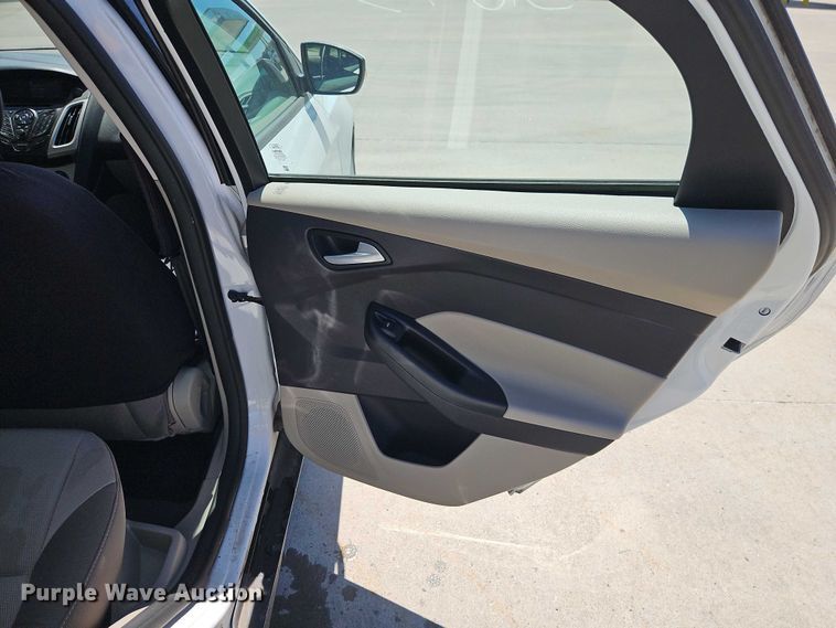 image for item FN5652 2014 Ford Focus SE Passenger vehicle