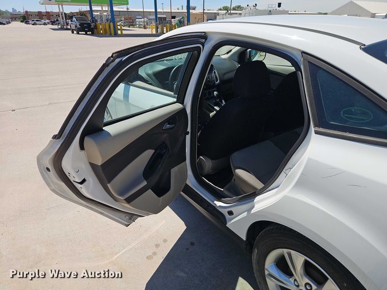 image for item FN5652 2014 Ford Focus SE Passenger vehicle