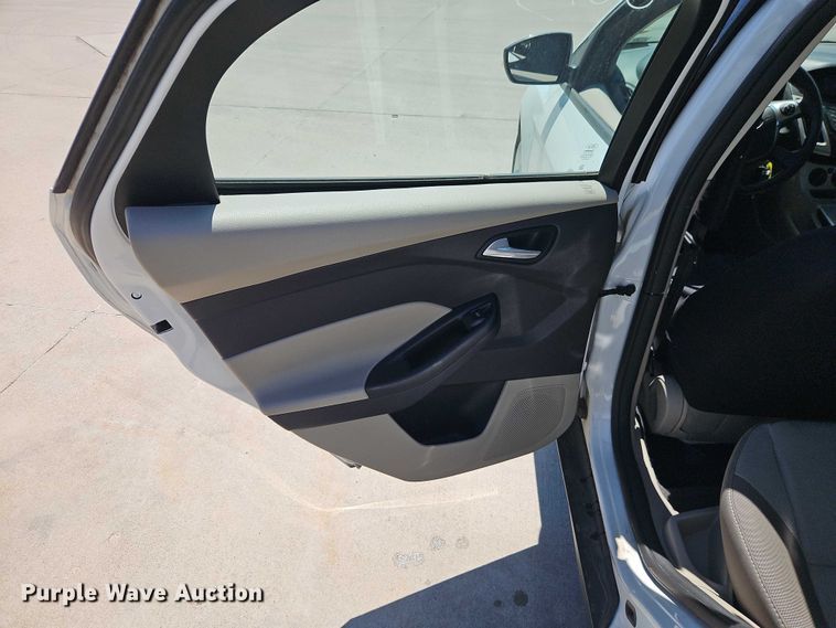 image for item FN5652 2014 Ford Focus SE Passenger vehicle