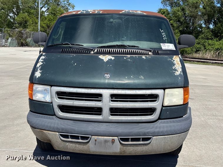 image for item FN5653 2001 Dodge Ram Van 3500 car carrier