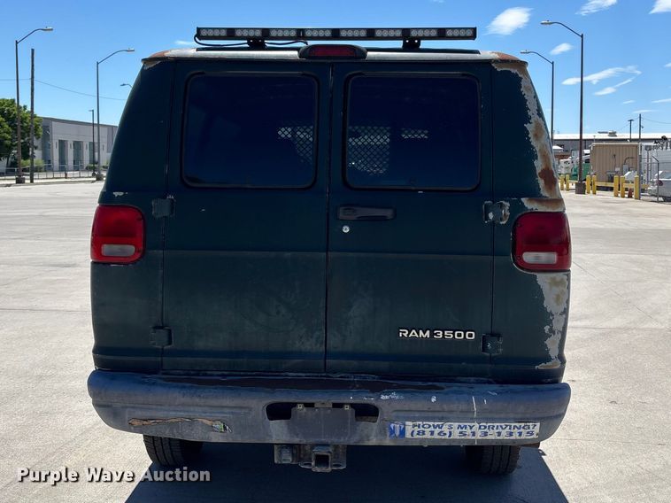 image for item FN5653 2001 Dodge Ram Van 3500 car carrier