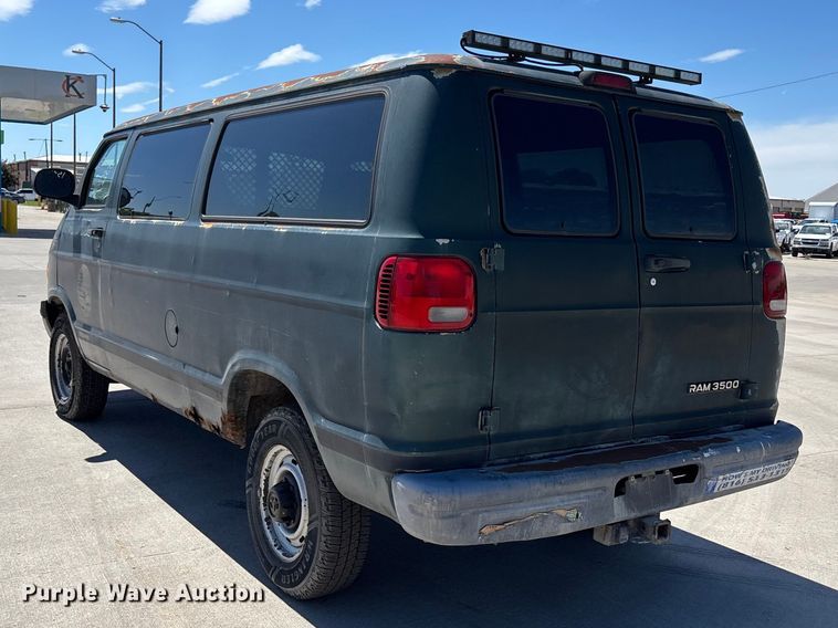 image for item FN5653 2001 Dodge Ram Van 3500 car carrier