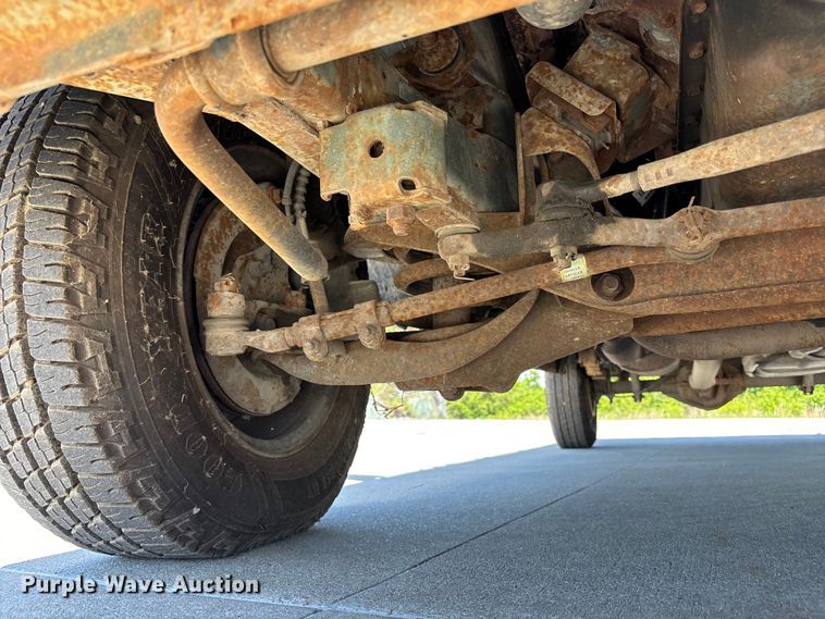 image for item FN5653 2001 Dodge Ram Van 3500 car carrier