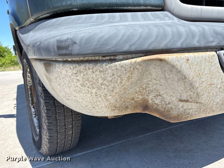 image for item FN5653 2001 Dodge Ram Van 3500 car carrier