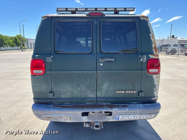 image for item FN5653 2001 Dodge Ram Van 3500 car carrier