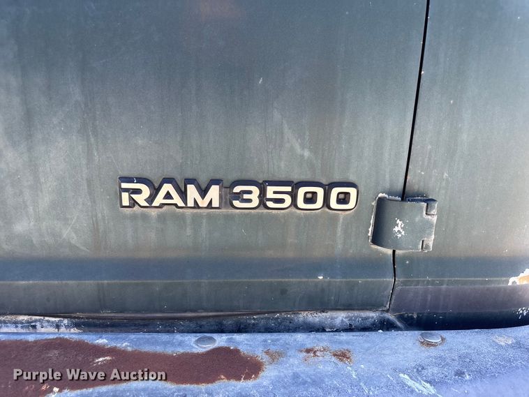 image for item FN5653 2001 Dodge Ram Van 3500 car carrier