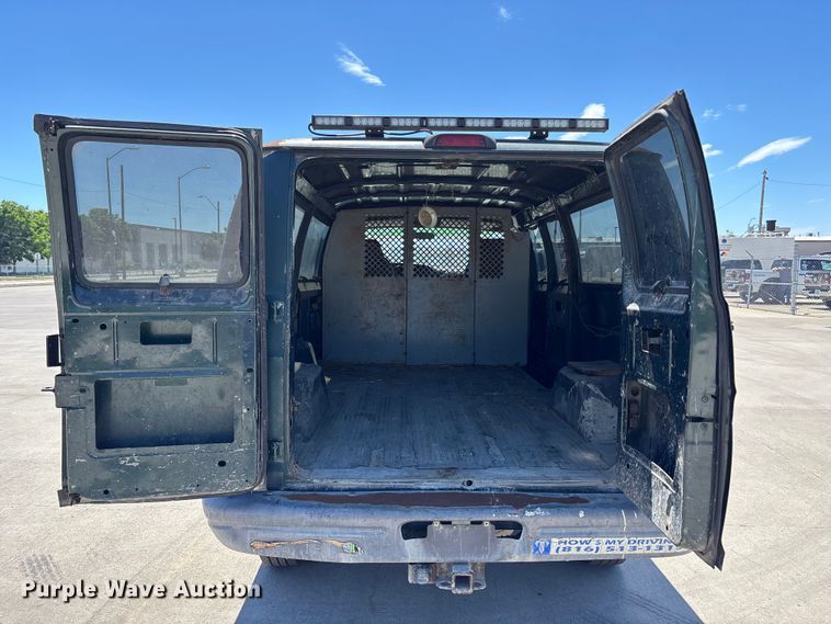 image for item FN5653 2001 Dodge Ram Van 3500 car carrier