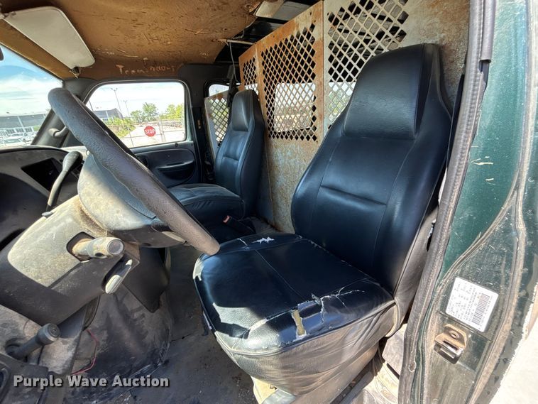 image for item FN5653 2001 Dodge Ram Van 3500 car carrier