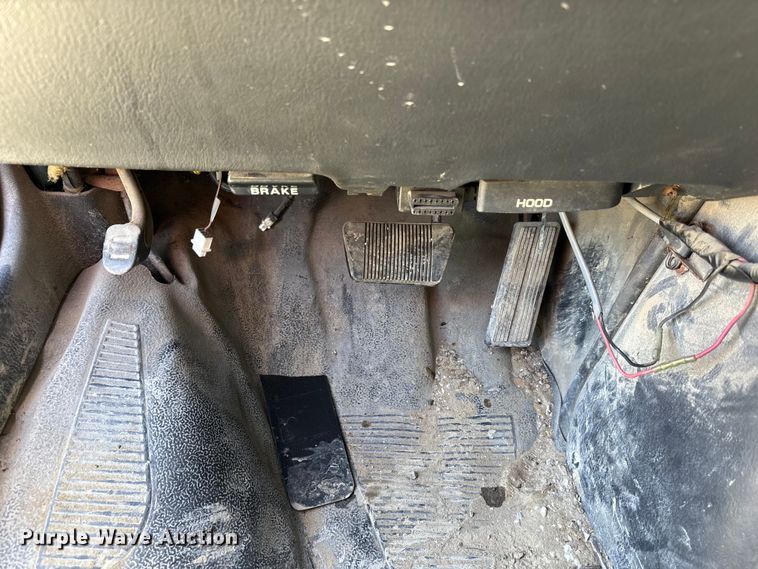 image for item FN5653 2001 Dodge Ram Van 3500 car carrier