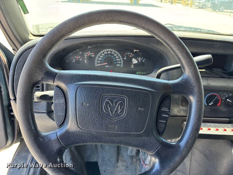 image for item FN5653 2001 Dodge Ram Van 3500 car carrier