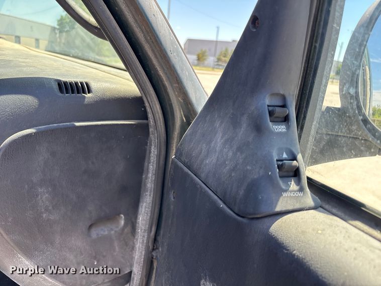 image for item FN5653 2001 Dodge Ram Van 3500 car carrier