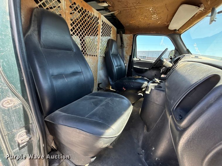 image for item FN5653 2001 Dodge Ram Van 3500 car carrier