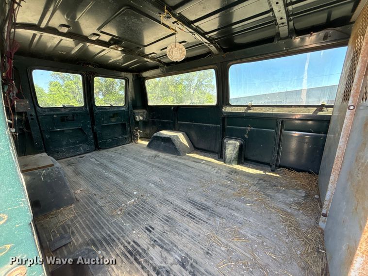 image for item FN5653 2001 Dodge Ram Van 3500 car carrier