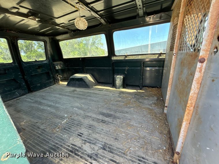 image for item FN5653 2001 Dodge Ram Van 3500 car carrier