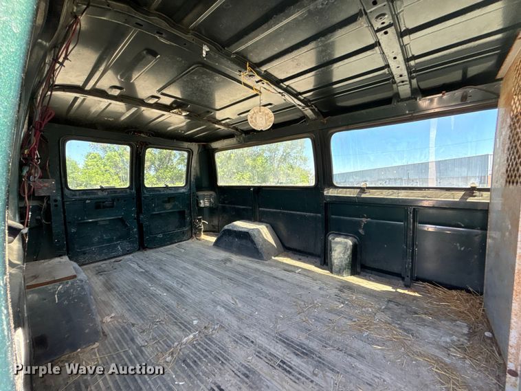 image for item FN5653 2001 Dodge Ram Van 3500 car carrier