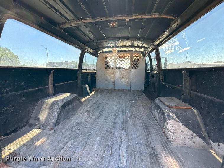 image for item FN5653 2001 Dodge Ram Van 3500 car carrier