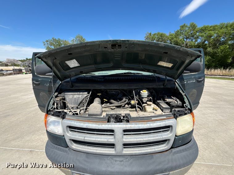 image for item FN5653 2001 Dodge Ram Van 3500 car carrier