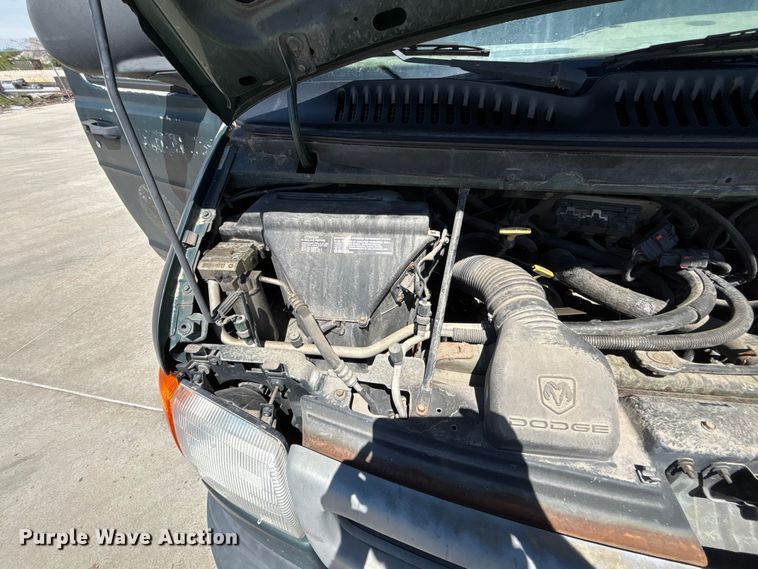 image for item FN5653 2001 Dodge Ram Van 3500 car carrier