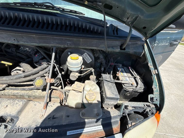 image for item FN5653 2001 Dodge Ram Van 3500 car carrier
