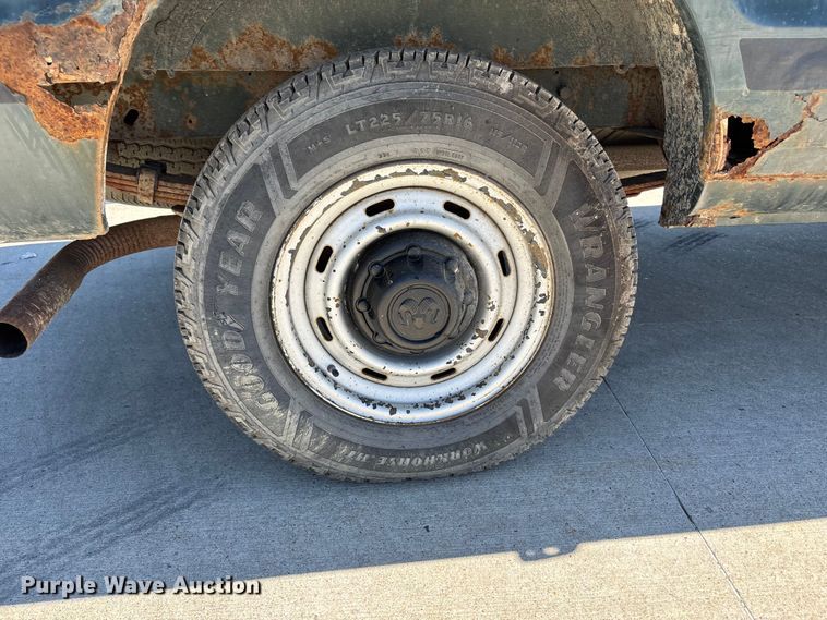 image for item FN5653 2001 Dodge Ram Van 3500 car carrier
