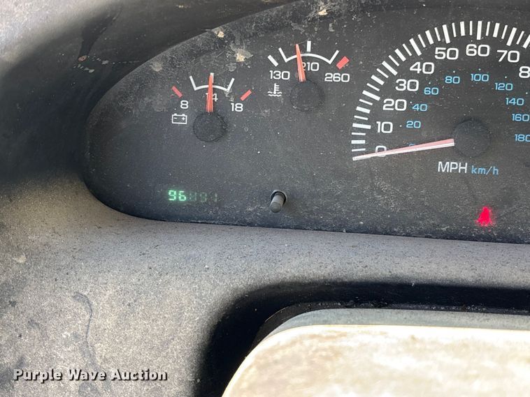 image for item FN5653 2001 Dodge Ram Van 3500 car carrier