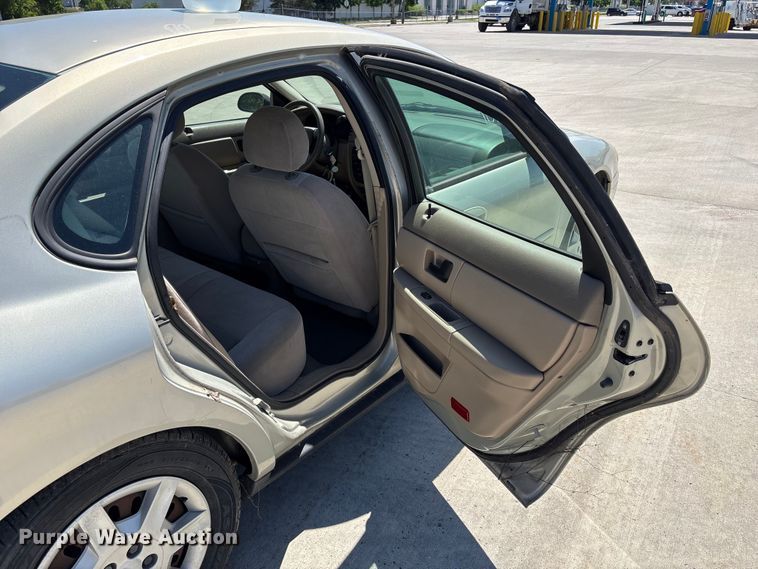 image for item FN5654 2007 Ford Taurus SE 