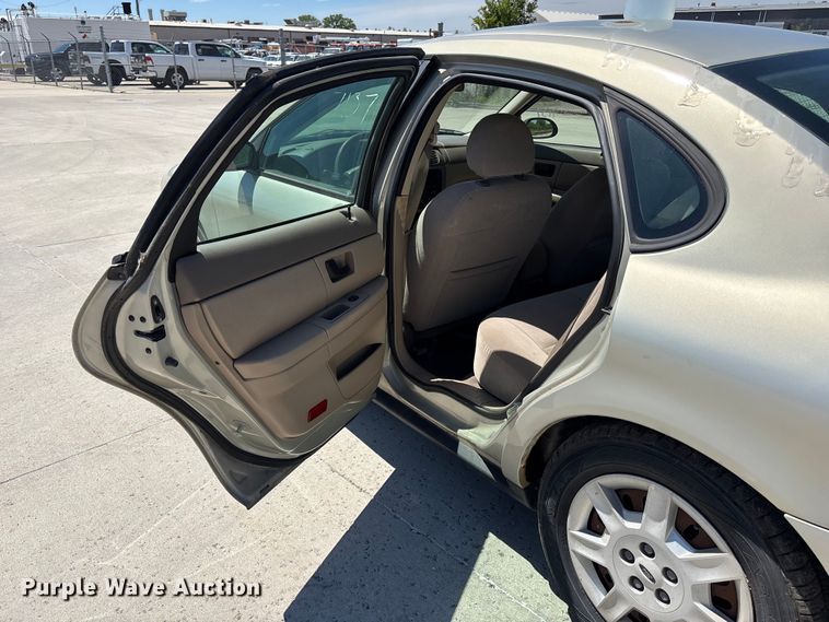 image for item FN5654 2007 Ford Taurus SE 