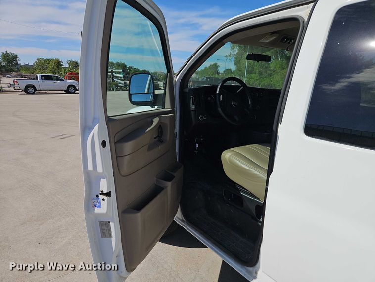 image for item FN5658 2008 Chevrolet Express 2500 van