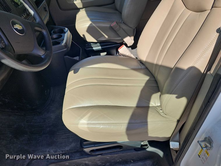image for item FN5658 2008 Chevrolet Express 2500 van