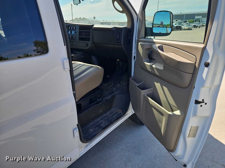 image for item FN5658 2008 Chevrolet Express 2500 van