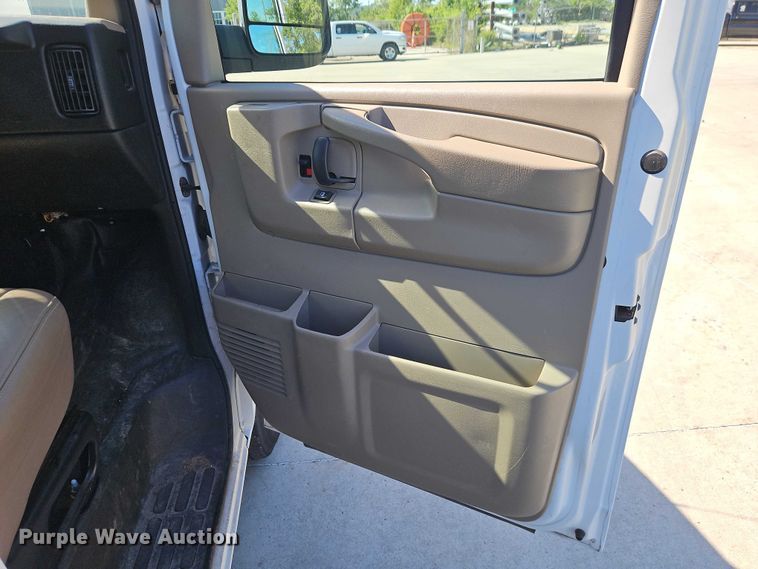 image for item FN5658 2008 Chevrolet Express 2500 van