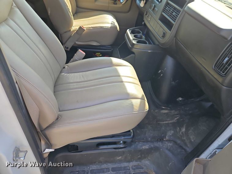 image for item FN5658 2008 Chevrolet Express 2500 van