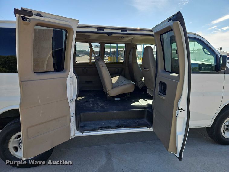 image for item FN5658 2008 Chevrolet Express 2500 van