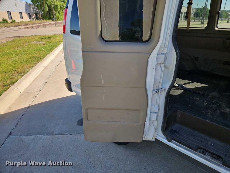 image for item FN5658 2008 Chevrolet Express 2500 van