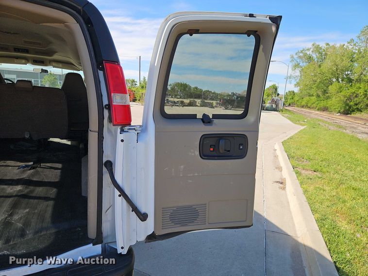 image for item FN5658 2008 Chevrolet Express 2500 van