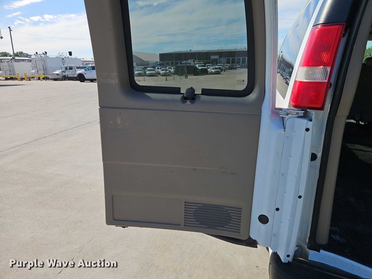 image for item FN5658 2008 Chevrolet Express 2500 van