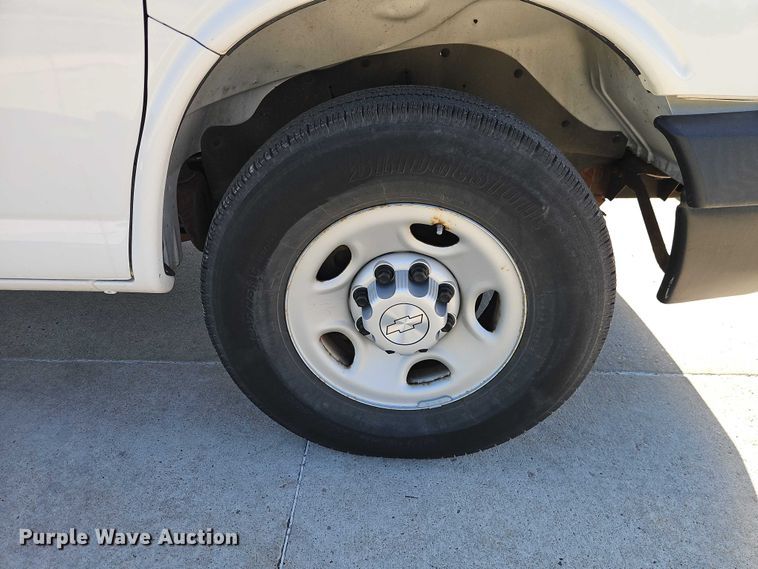 image for item FN5658 2008 Chevrolet Express 2500 van