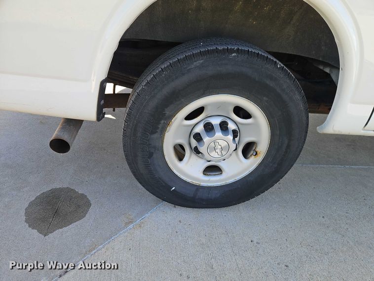 image for item FN5658 2008 Chevrolet Express 2500 van