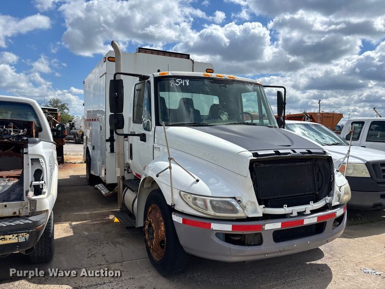 image for item FN5663 2013 International 4300M7 fuel / lube truck