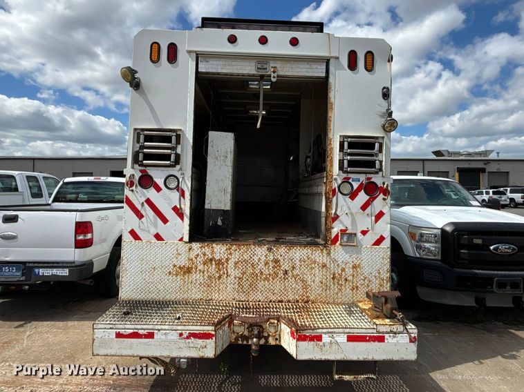 image for item FN5663 2013 International 4300M7 fuel / lube truck